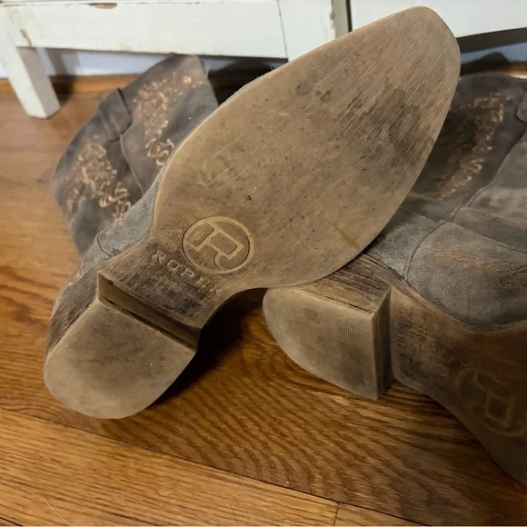 Roper Distressed Brown Embroidered Boots - Picture 5 of 7